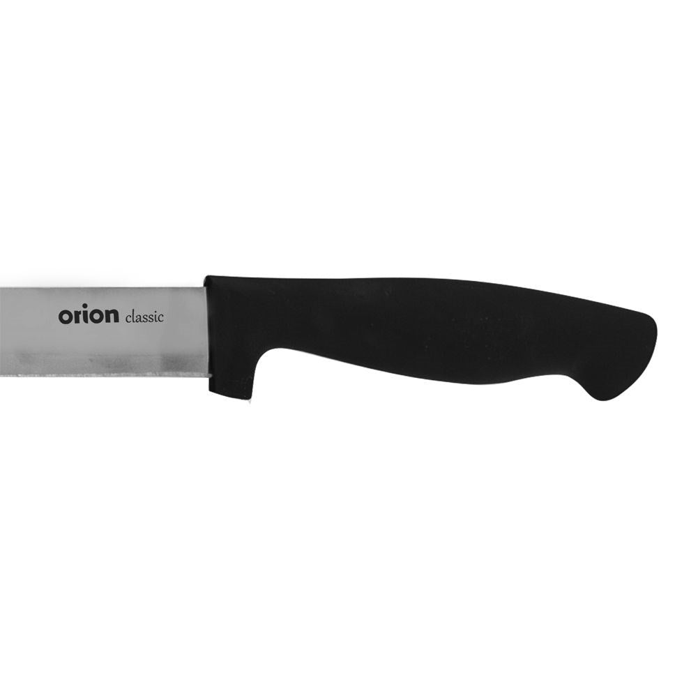 Primer plano de un cuchillo con mango negro y hoja plateada.