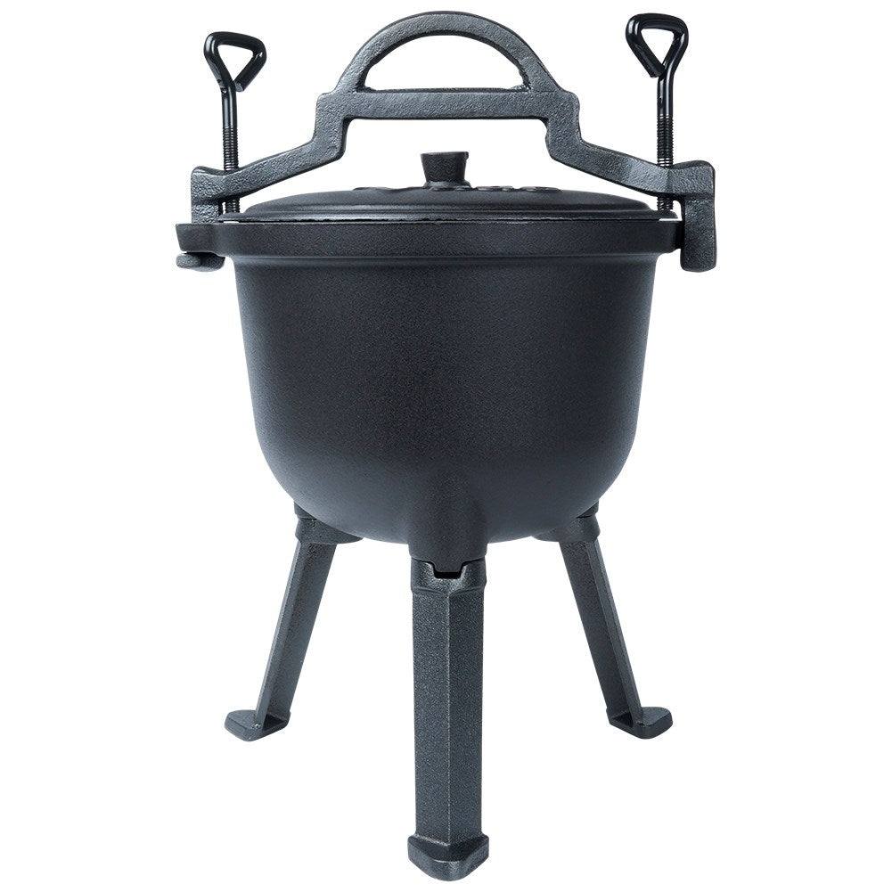 Olla negra de hierro fundido con tres patas, tapa y asas.