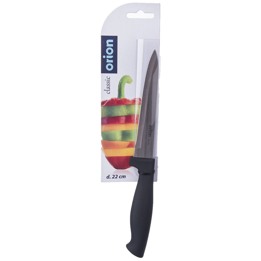 Un cuchillo de cocina con mango y hoja negros, empaquetado con pimientos en rodajas.