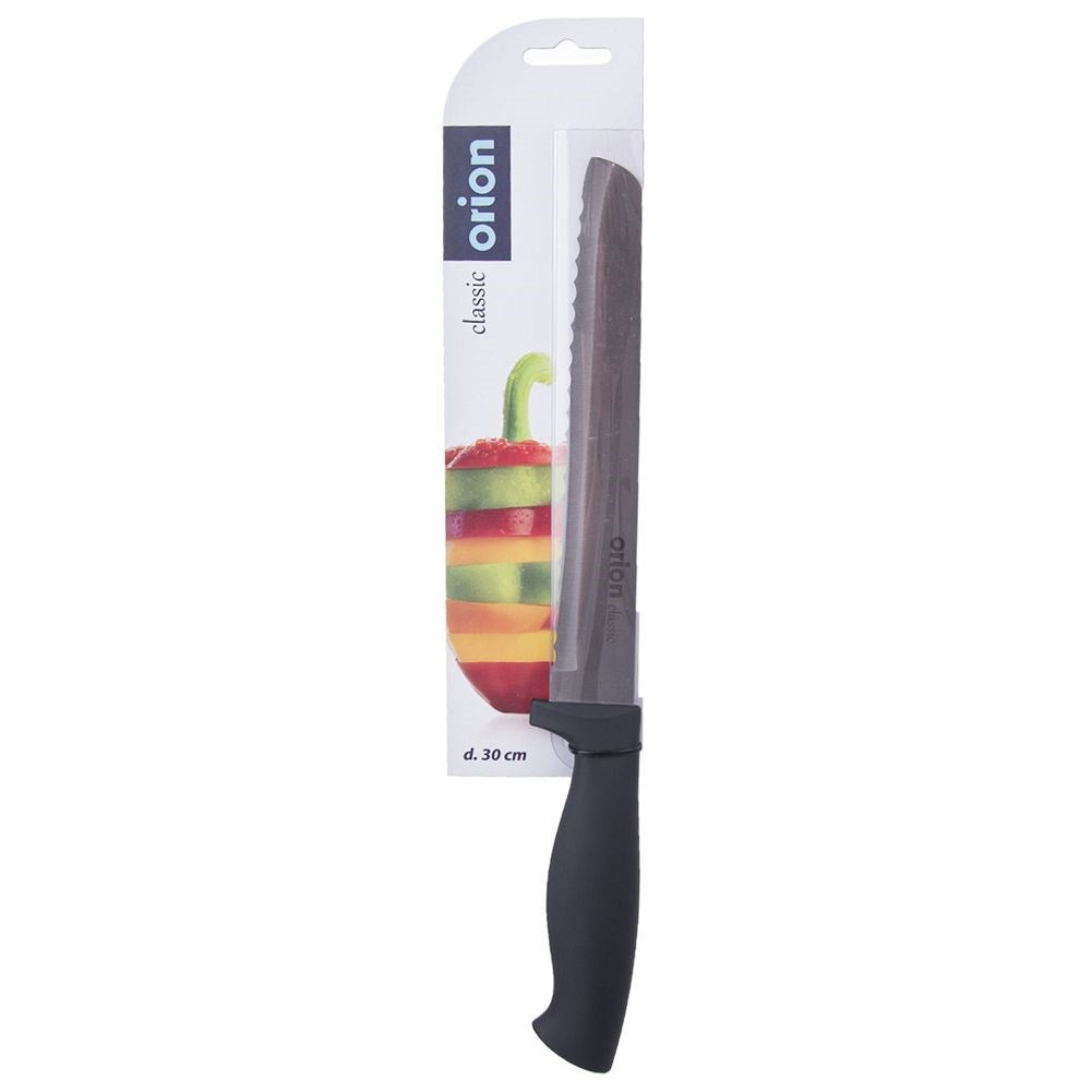 Un cuchillo de pan con mango negro y hoja dentada en su embalaje.