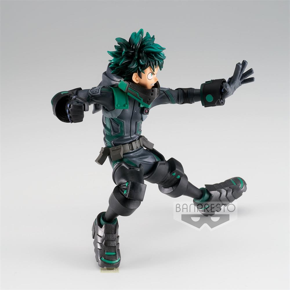 Figura de Izuku Midoriya en pose de lucha, con traje gris y verde.