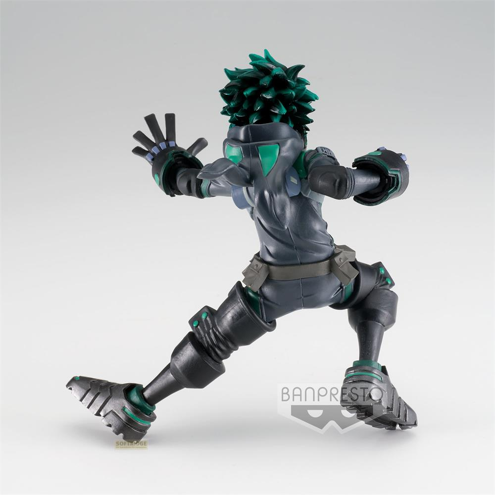 Una figura de anime verde con traje gris y acentos verdes, en pose de acción.