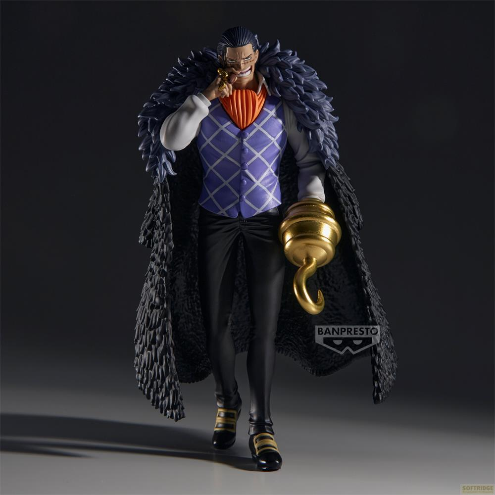 Una figura con brazo de gancho dorado, chaleco morado, bufanda naranja y cuello de pelo.