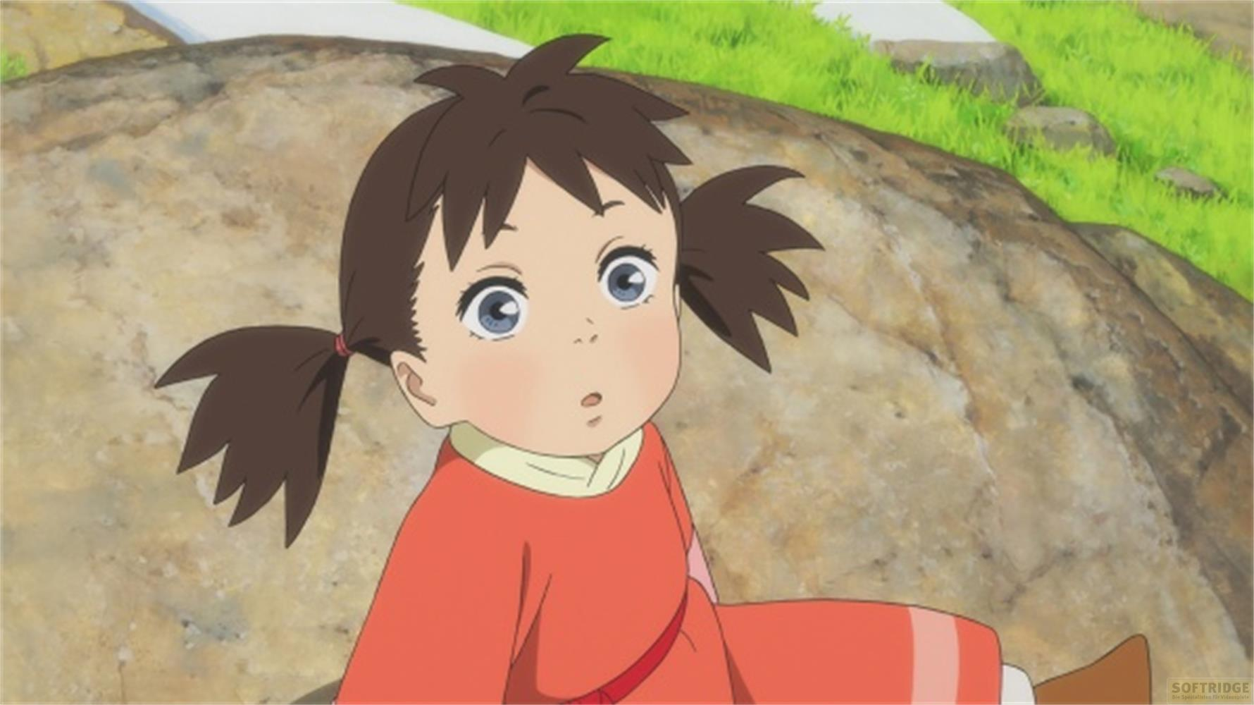 Una giovane ragazza anime con codini castani e vestito arancione seduta all'aperto.