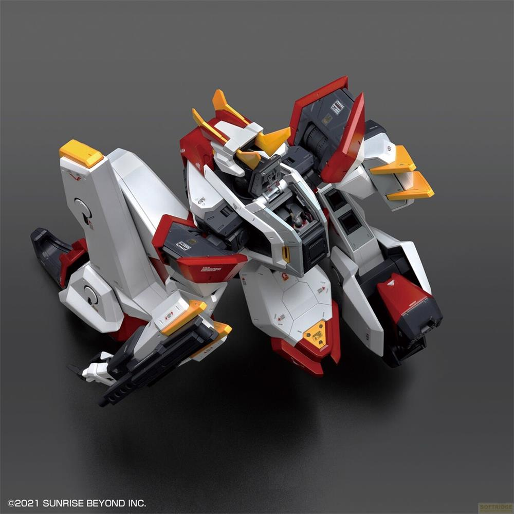 Un modello di robot bianco, rosso e giallo è posato su una superficie grigio scuro.