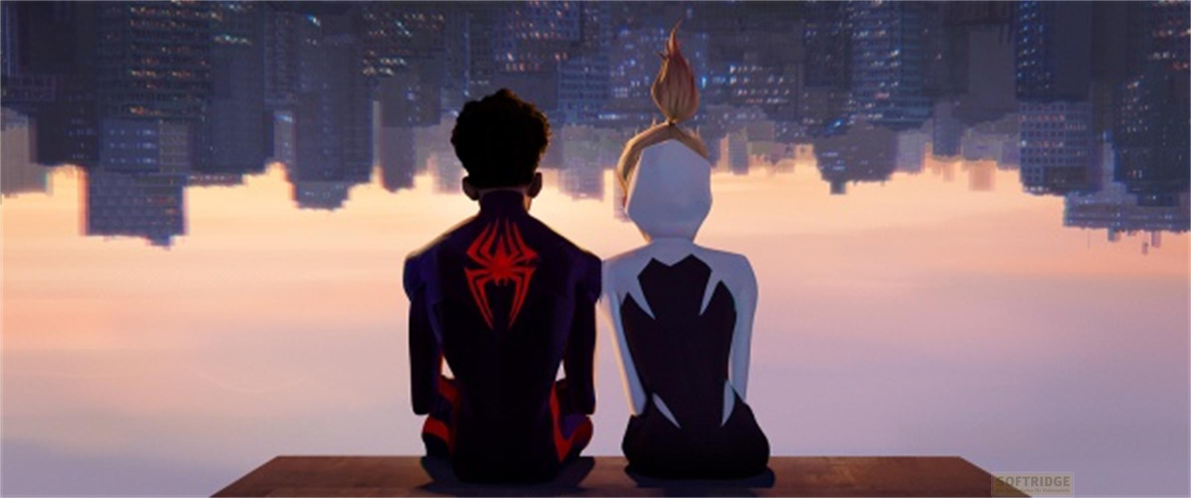 Zwei Spider-Helden sitzen r&uuml;ckw&auml;rts auf einer Plattform und blicken auf eine st&auml;dtische Skyline.