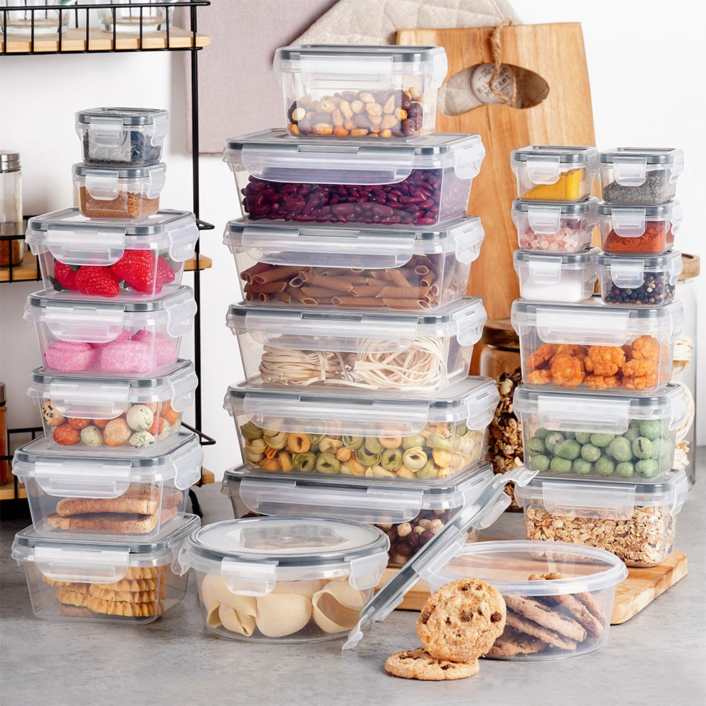 Molti contenitori trasparenti riempiti di cibo come pasta, fagioli, bacche e snack.