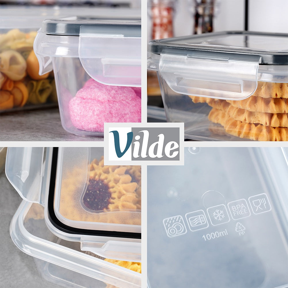 Cuatro vistas de recipientes transparentes con bocadillos y un logo.