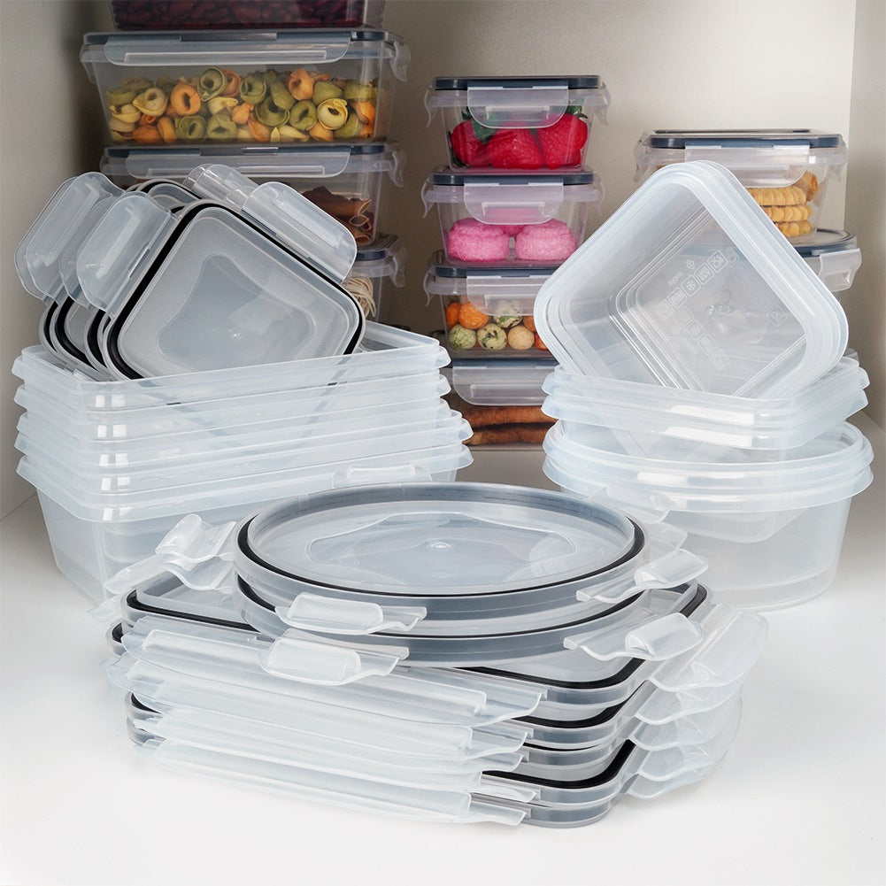 Contenedores apilados de plástico transparente para alimentos con varios alimentos.