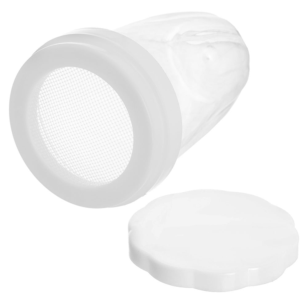 Un recipiente de filtro de malla blanco con tapa separada, sobre fondo blanco.