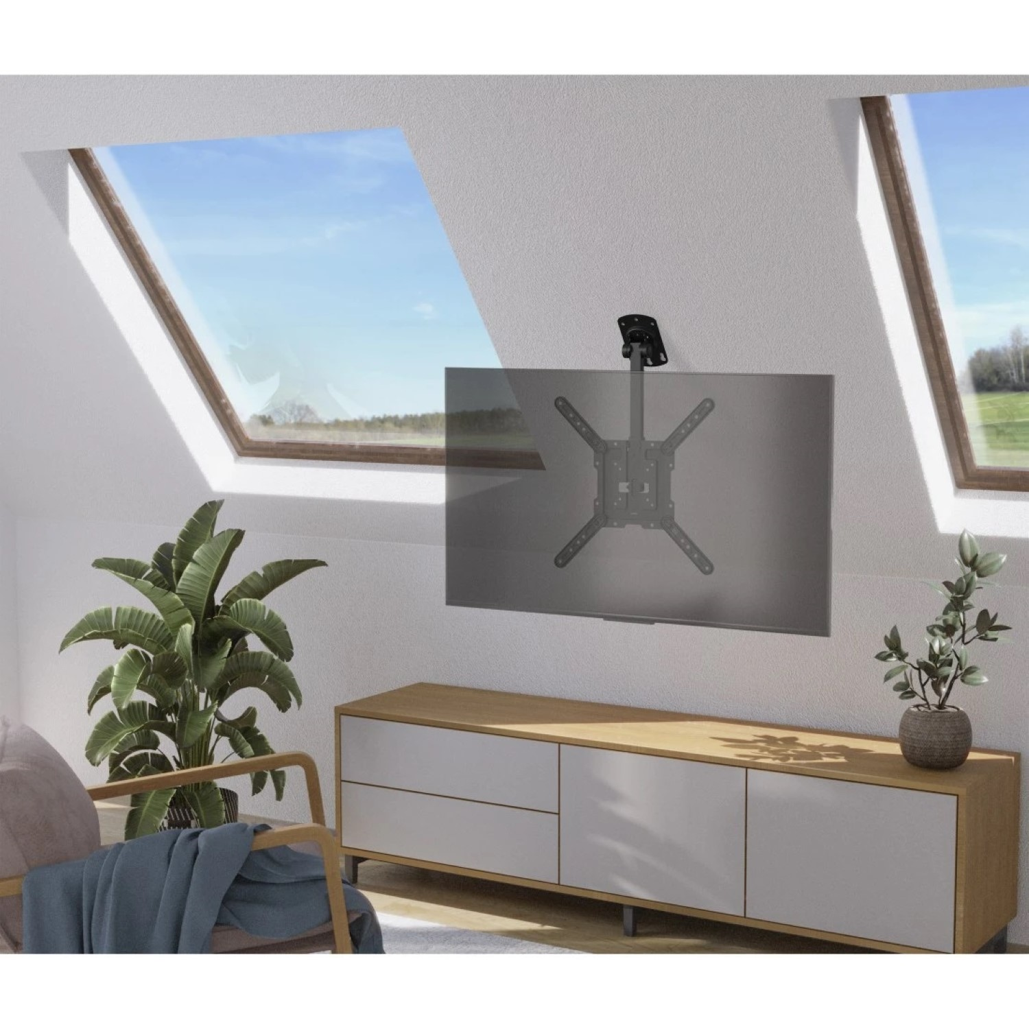 Ein Wohnzimmer mit Dachfenstern, einem Fernseher an der Wand und einem Sideboard.