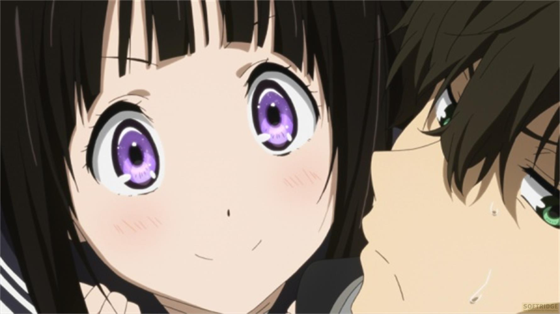 Ragazza anime con occhi viola e ragazzo con occhi verdi.