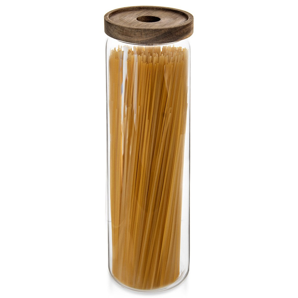 Un frasco de vidrio con tapa de madera, lleno de espagueti.