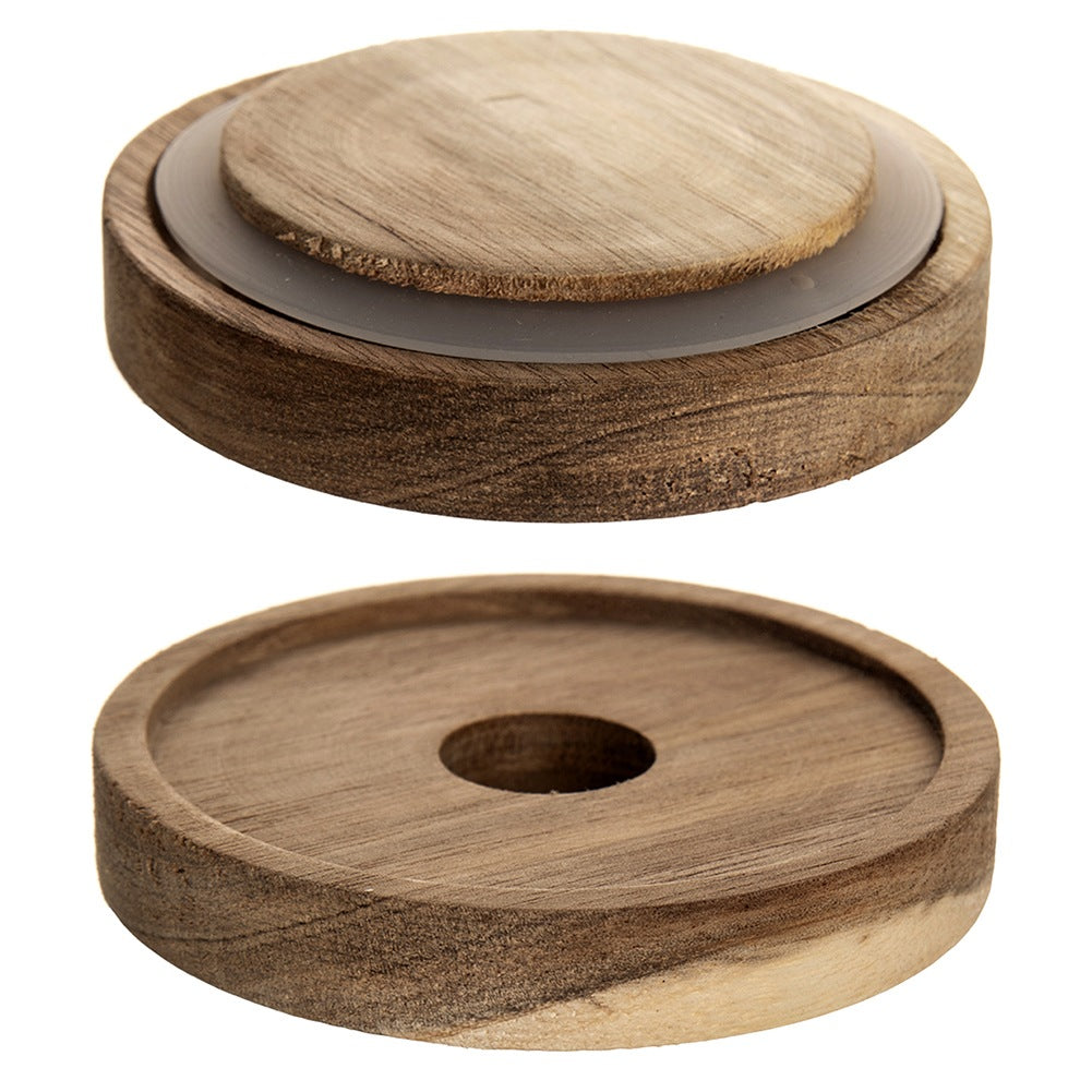 Dos posavasos de madera con sello de goma, fondo blanco.