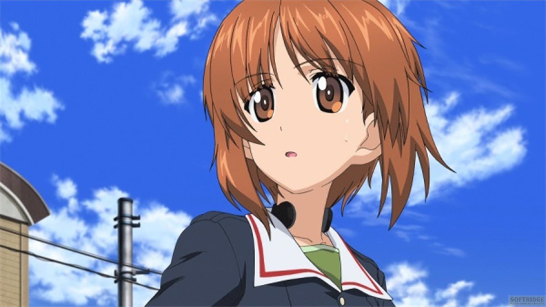 Ragazza anime con capelli castani e grandi occhi, indossa un'uniforme scolastica.