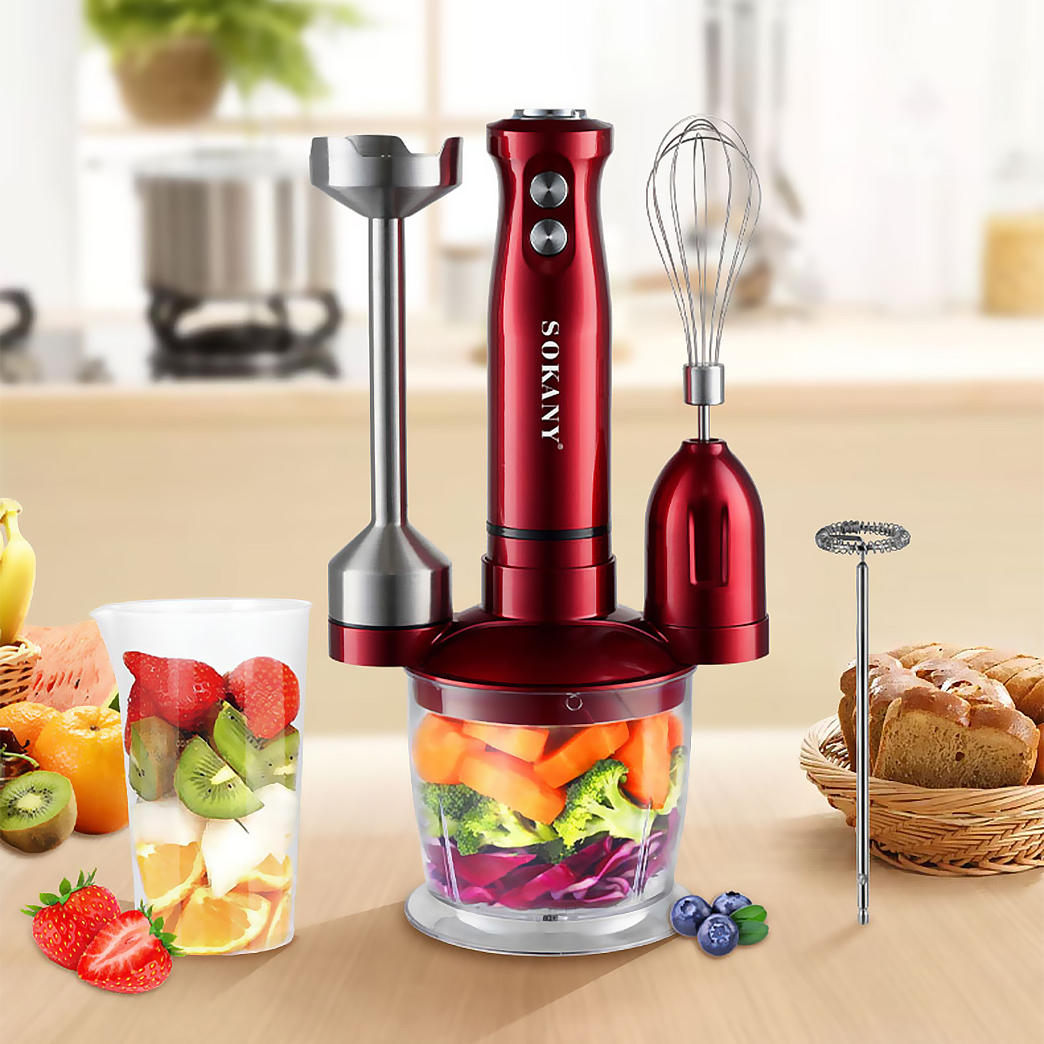 Ein roter Stabmixer mit Zubehör neben Obst und Gemüse.
