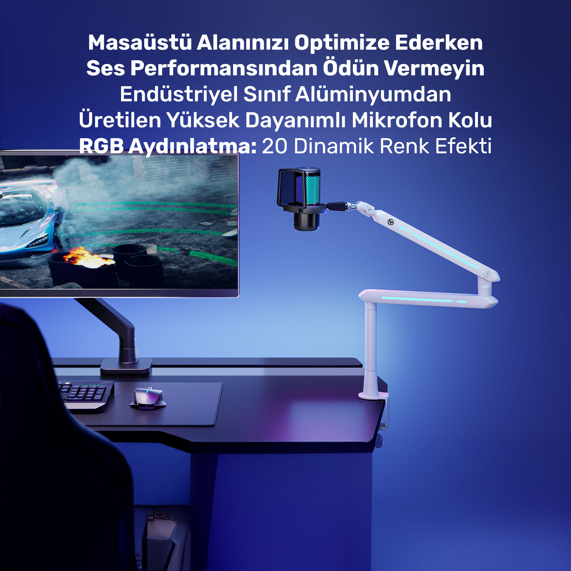 Mikrofon kolu, klavye, fare ve yarış arabası gösteren monitörlü bir masa kurulumu.