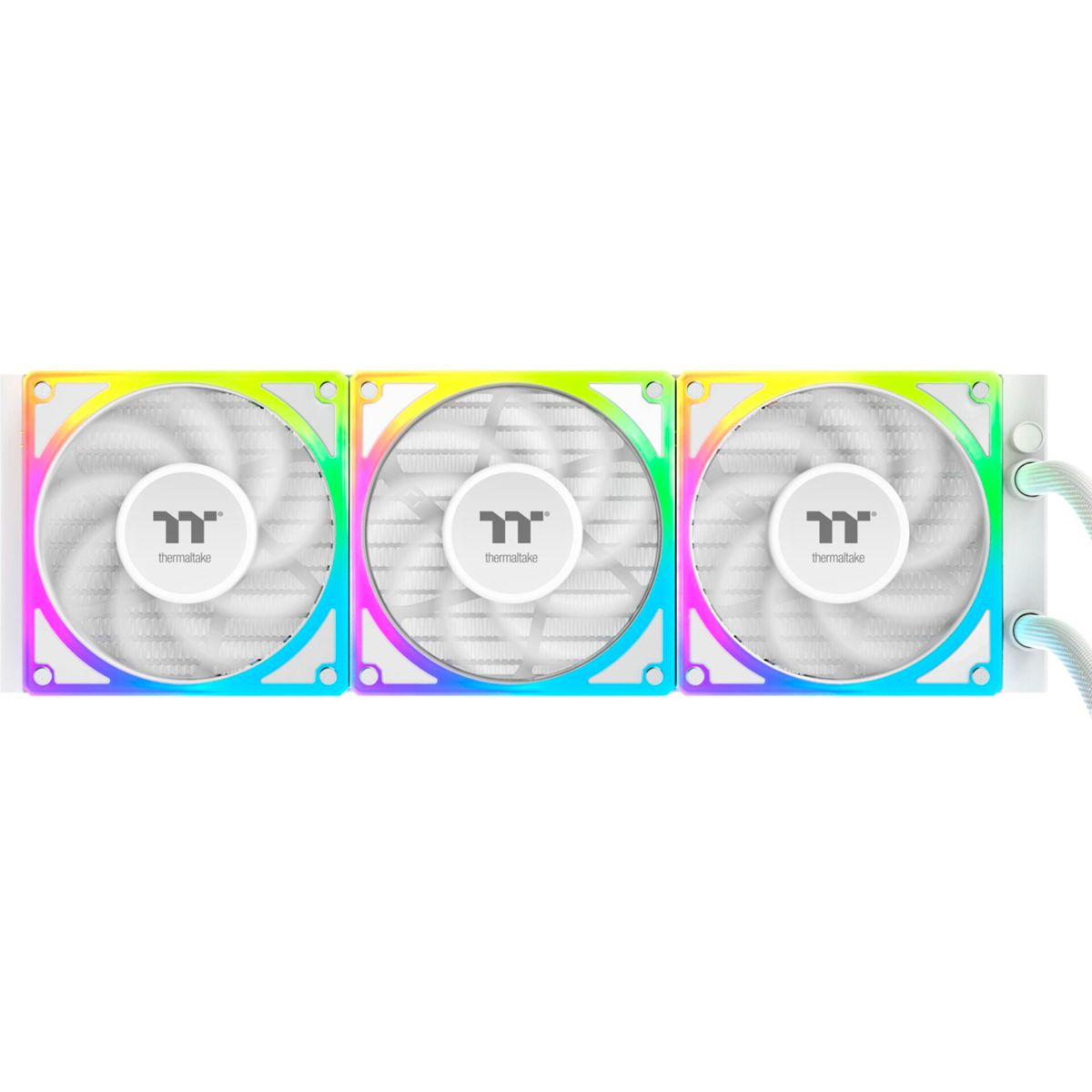 Drei weiße Thermaltake-Lüfter mit RGB-Beleuchtung auf weißem Hintergrund.