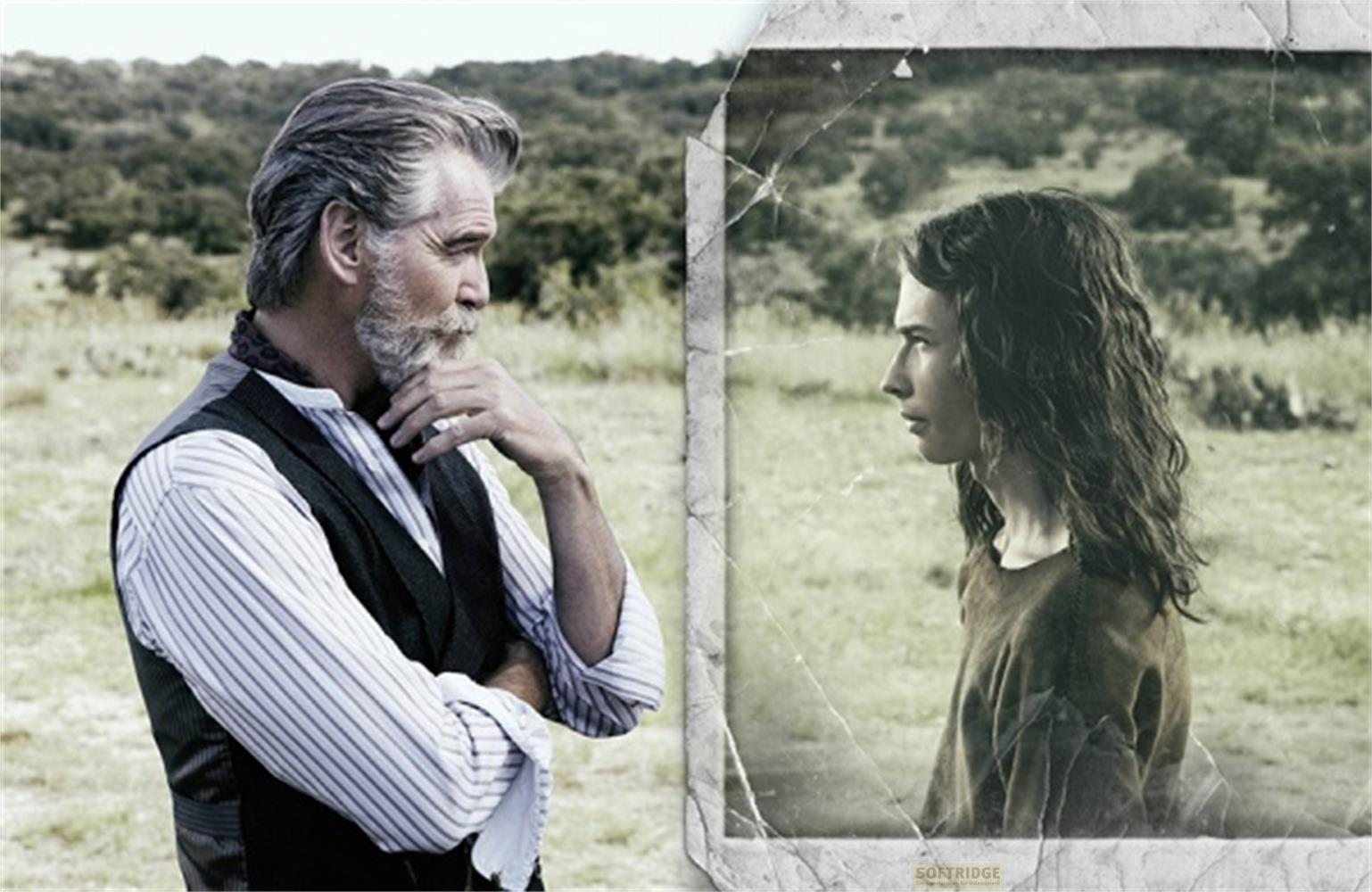 Un uomo anziano con barba grigia guarda a destra, un uomo giovane guarda a sinistra.