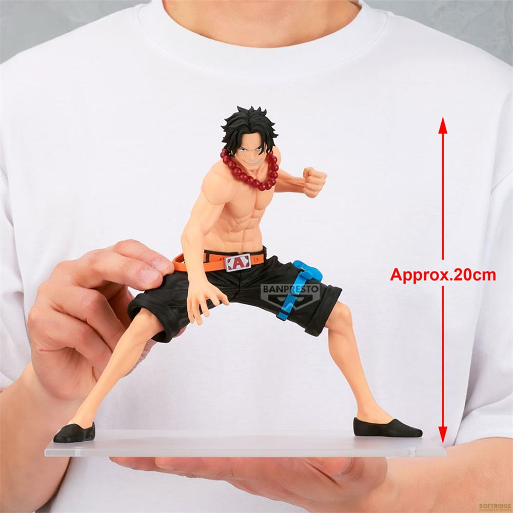 Figura de Portgas D. Ace de One Piece, aprox. 20cm, con collar rojo y pantalones cortos negros.