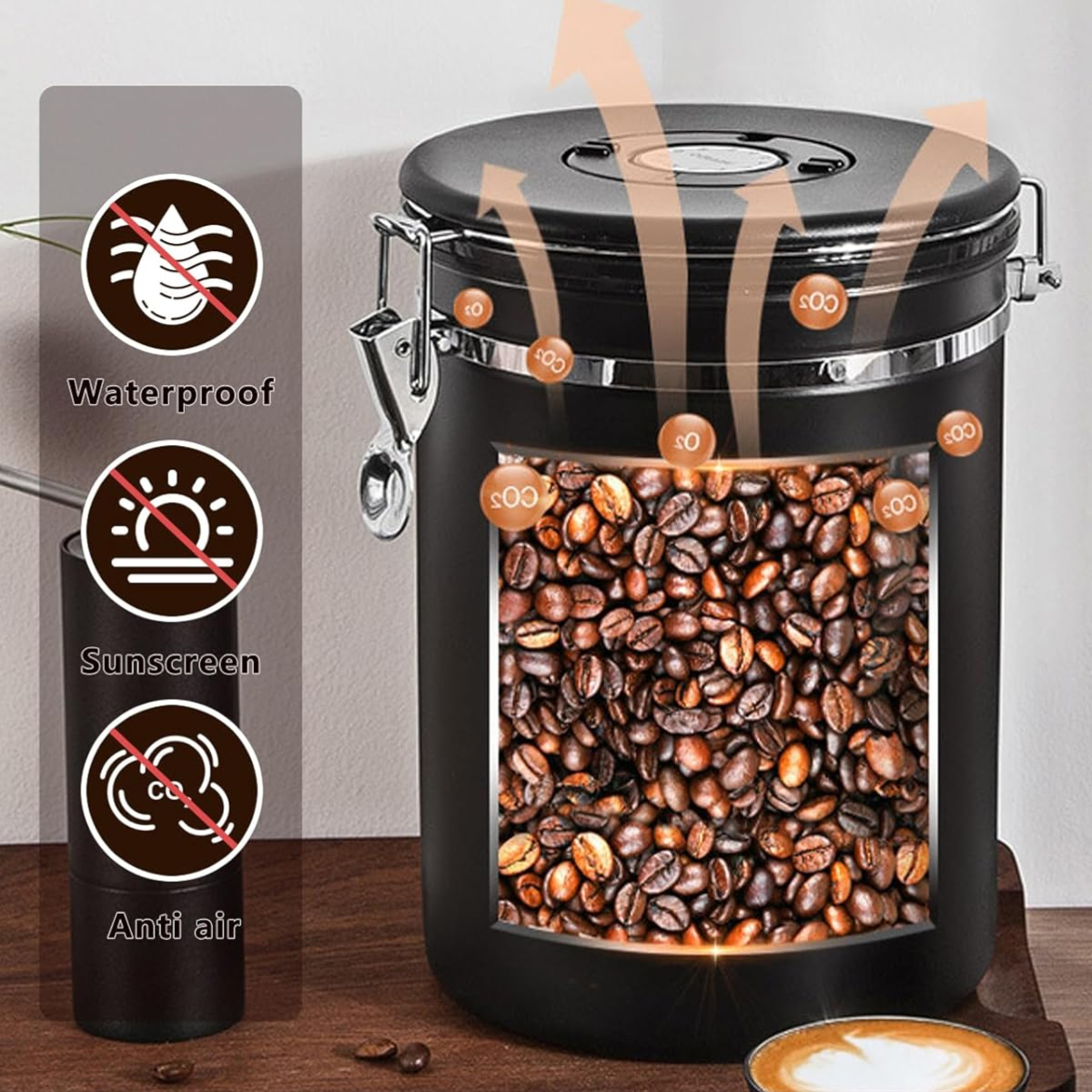 Schwarzer Behälter voller Kaffeebohnen, mit Symbolen für Wasserdicht, Sonnenschutz und Anti-Luft.