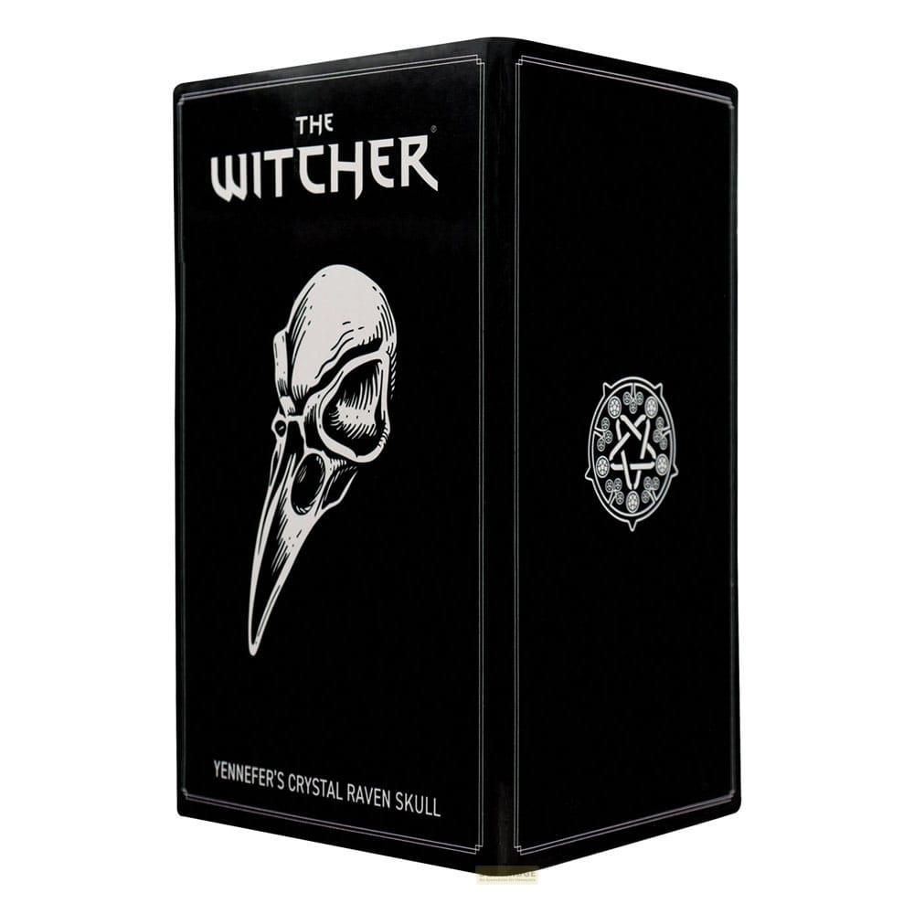 Schwarze Box mit Witcher-Logo, Rabenschädel und Pentagramm.