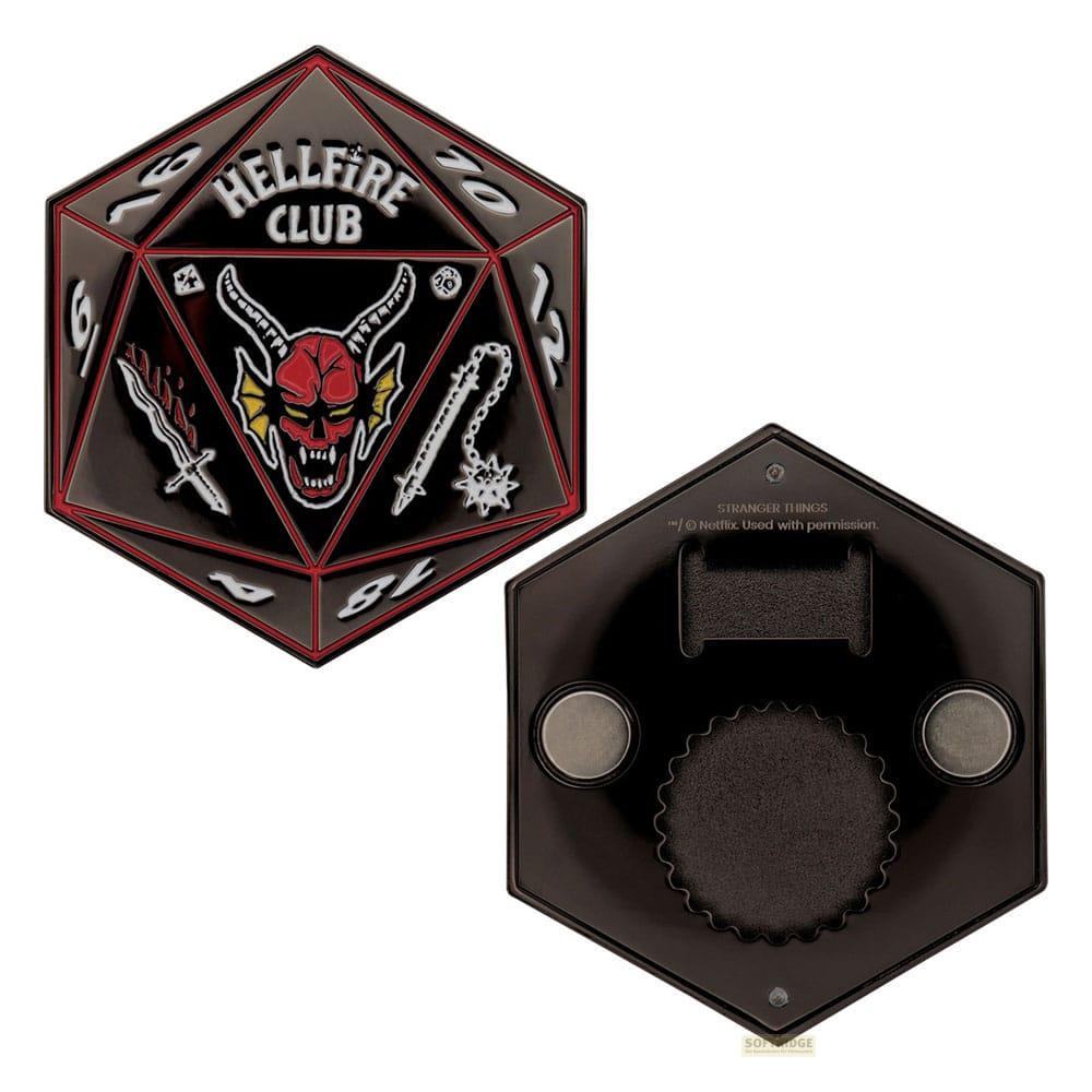 Ein schwarzer D20-Würfel mit dem Hellfire Club Logo und einem dämonischen Kopf.