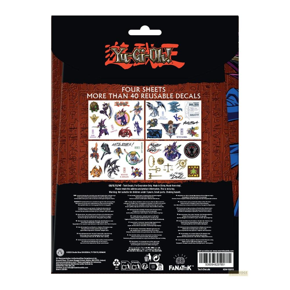 Yu-Gi-Oh!-Aufkleber auf schwarzem Hintergrund mit Hieroglyphen.