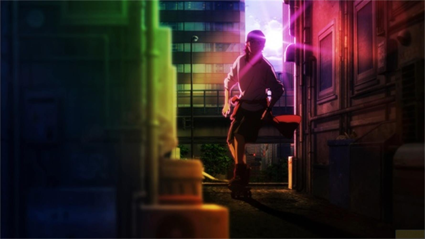 Una persona sui pattini in un vicolo di notte, illuminata da luci colorate.