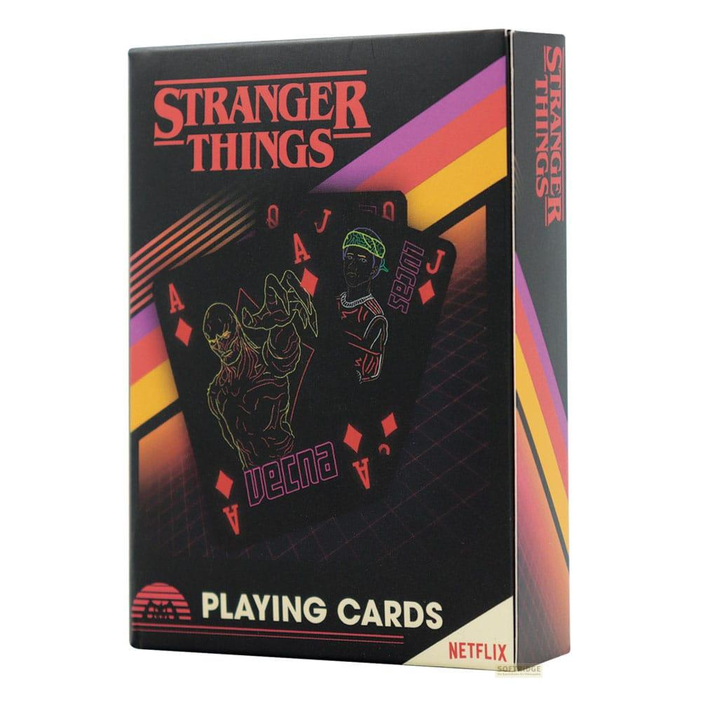 Stranger Things Spielkartenschachtel mit Vecna und Lucas.