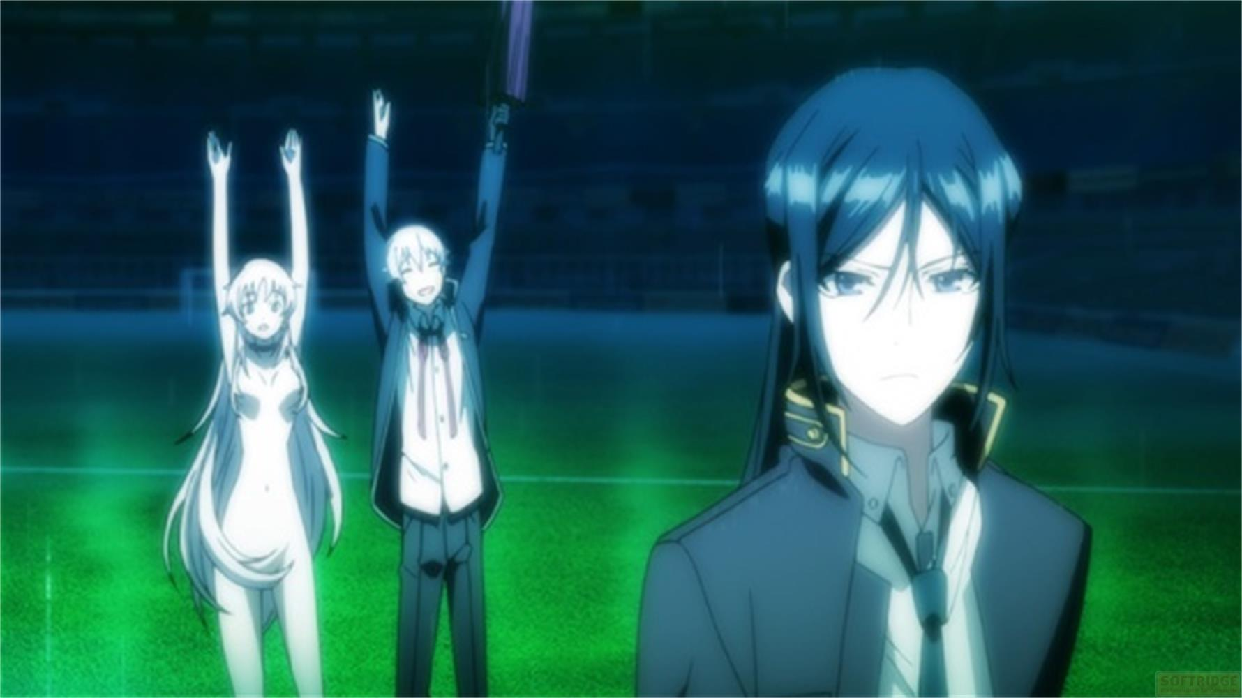 Trois personnages d'anime sur un terrain de football, deux bras levés.