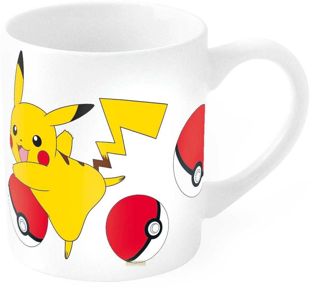Eine weiße Tasse mit Pikachu und Pokébällen.