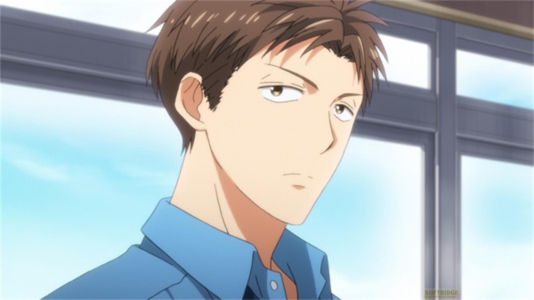 Ragazzo anime con capelli castani in camicia blu guarda a sinistra. Finestra sullo sfondo.