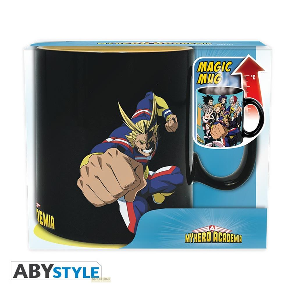 Taza mágica negra con All Might y personajes de My Hero Academia.