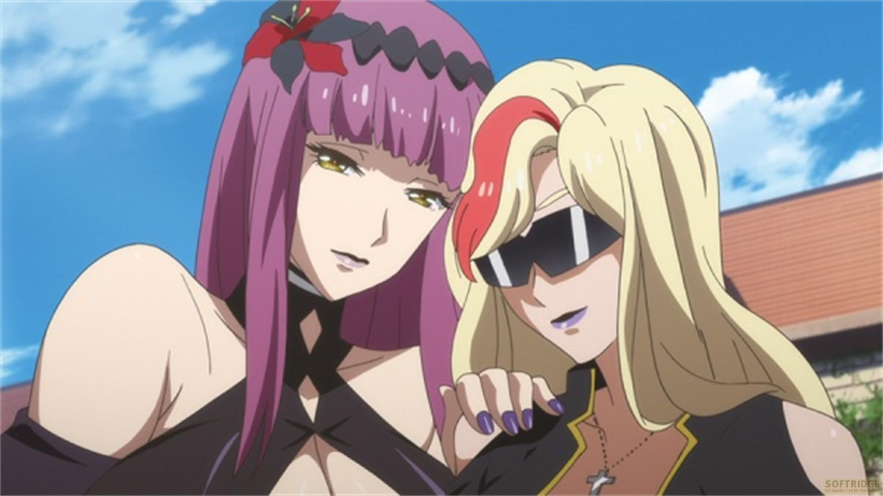 Due donne anime in posa, una con capelli viola, l'altra bionda con occhiali da sole.