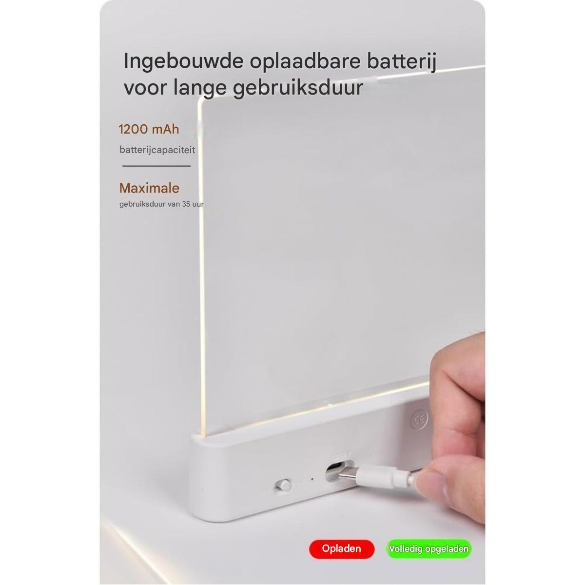Ein Mann steckt ein Ladekabel in ein weißes Gerät mit der Aufschrift 1200 mAh.