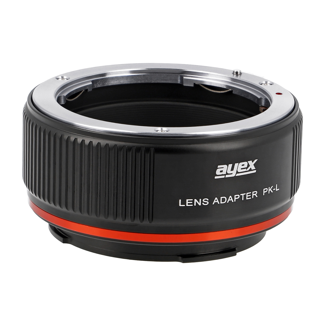Ein schwarzer Objektivadapter mit silbernem Metallring und roter Zierleiste. Text lautet 'ayex LENS ADAPTER PK-L'.