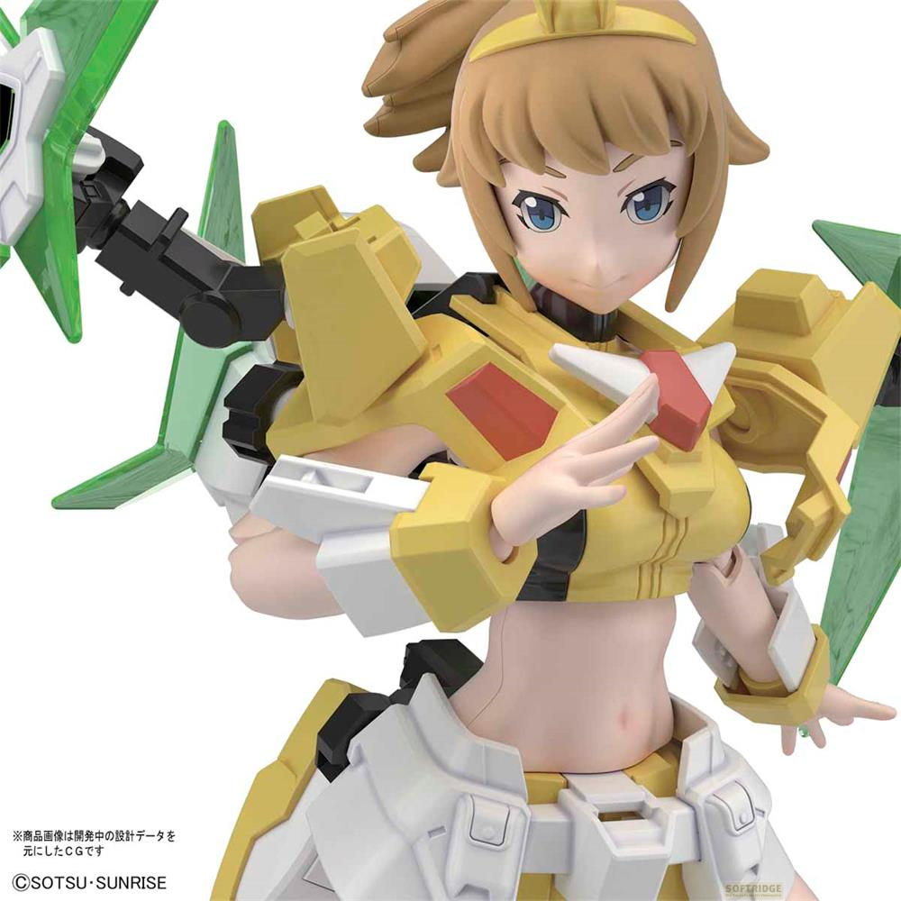 Une figure style anime dans un costume mecha jaune et blanc avec des ailes vertes.