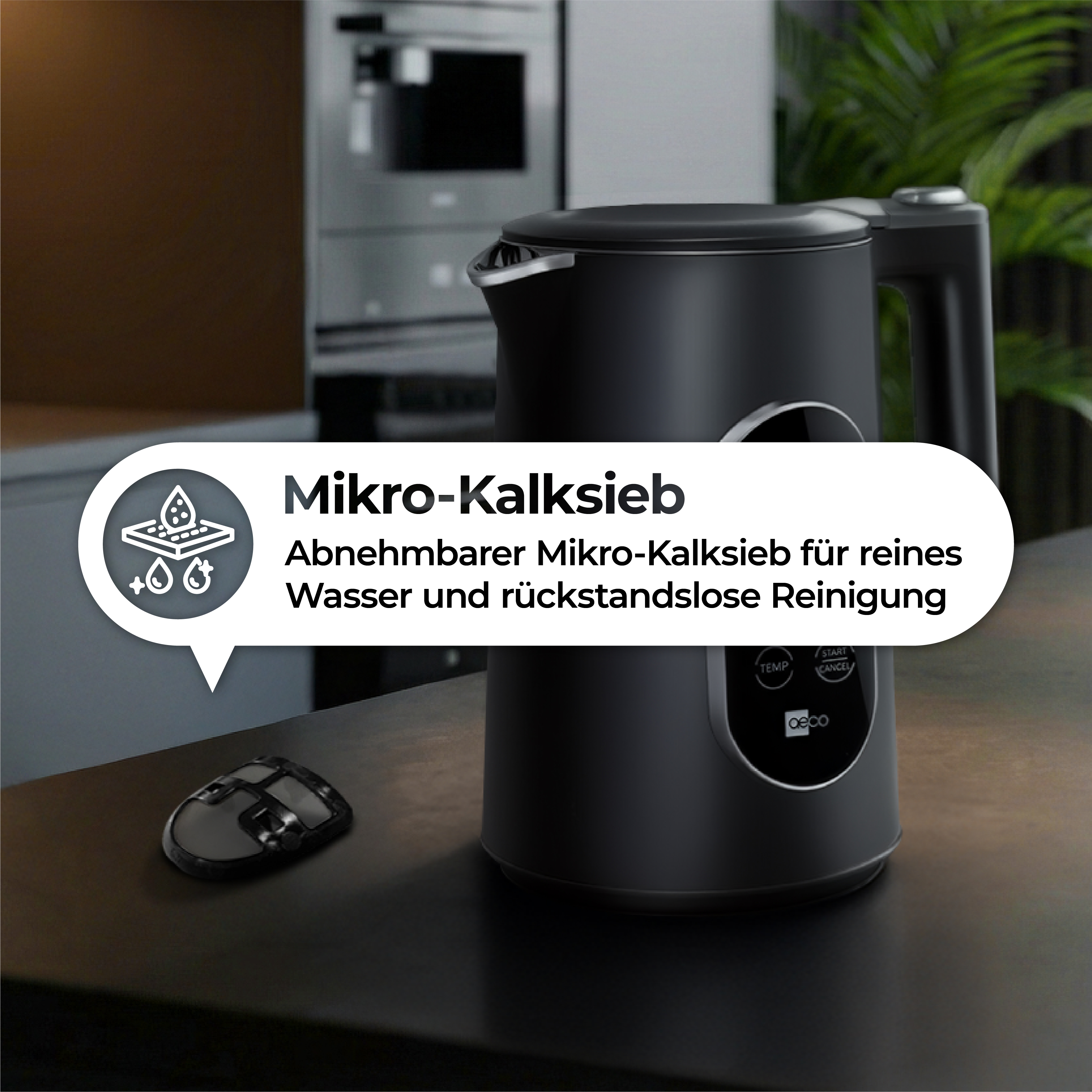 Schwarzer Wasserkocher mit herausnehmbarem Mikro-Kalksieb und Bedienfeld.