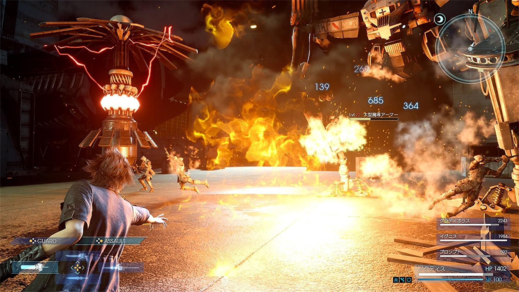 Des personnages combattent un robot géant au milieu d'explosions, de feu et d'éclairs. Interface visible.