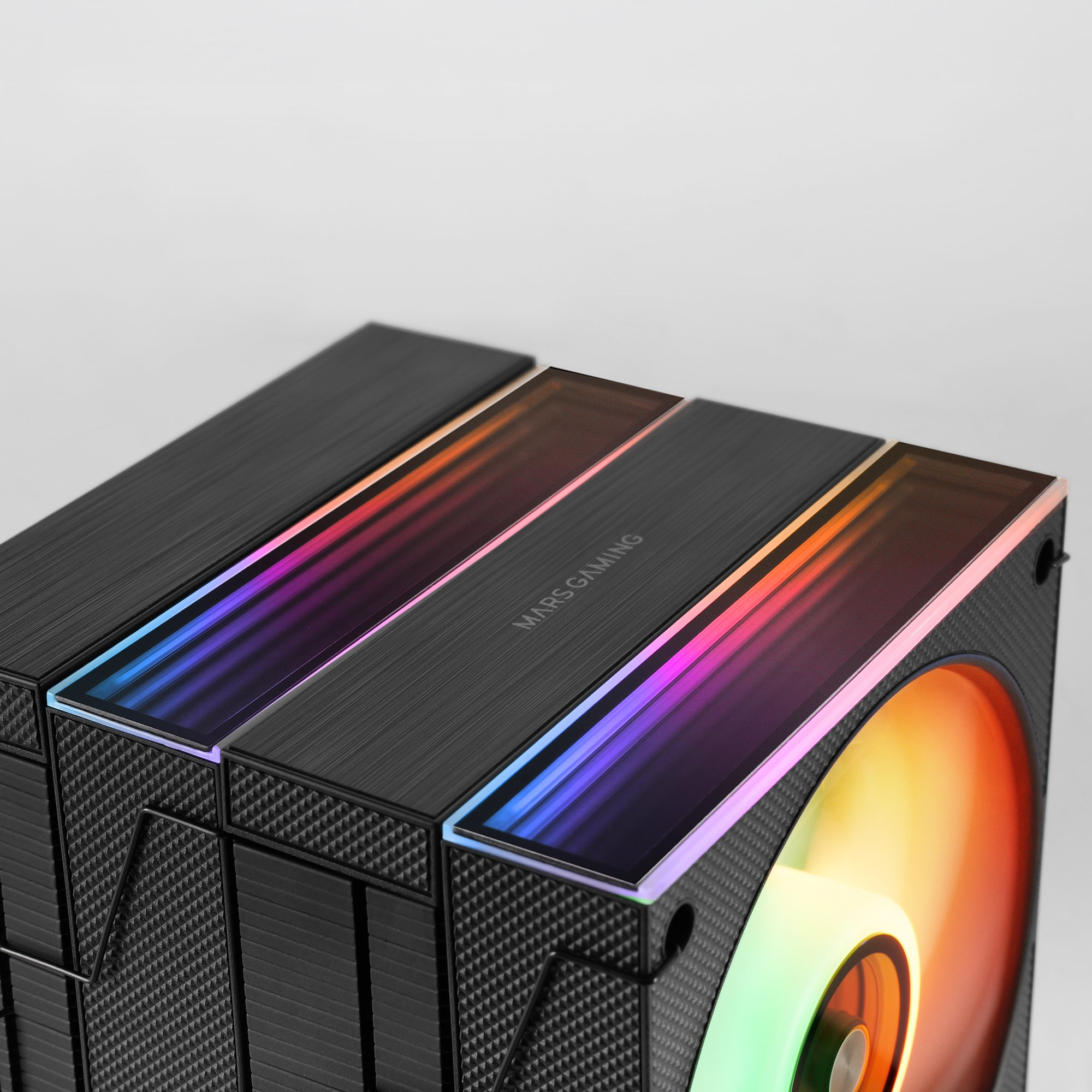 Refrigerador de CPU negro con iluminación RGB y ventilador, logo MARS GAMING.