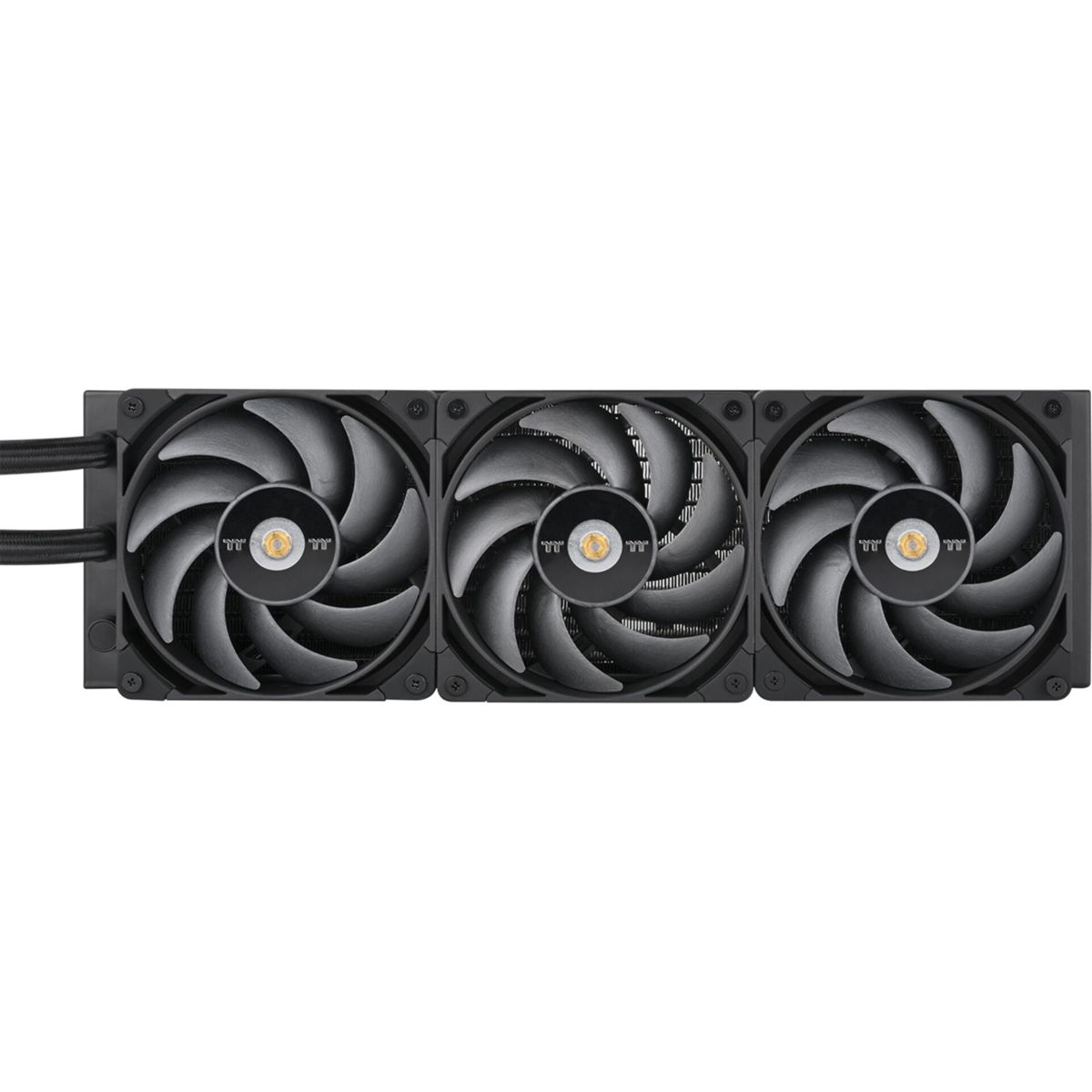 Drei schwarze Computerlüfter nebeneinander mit silbernen Naben.