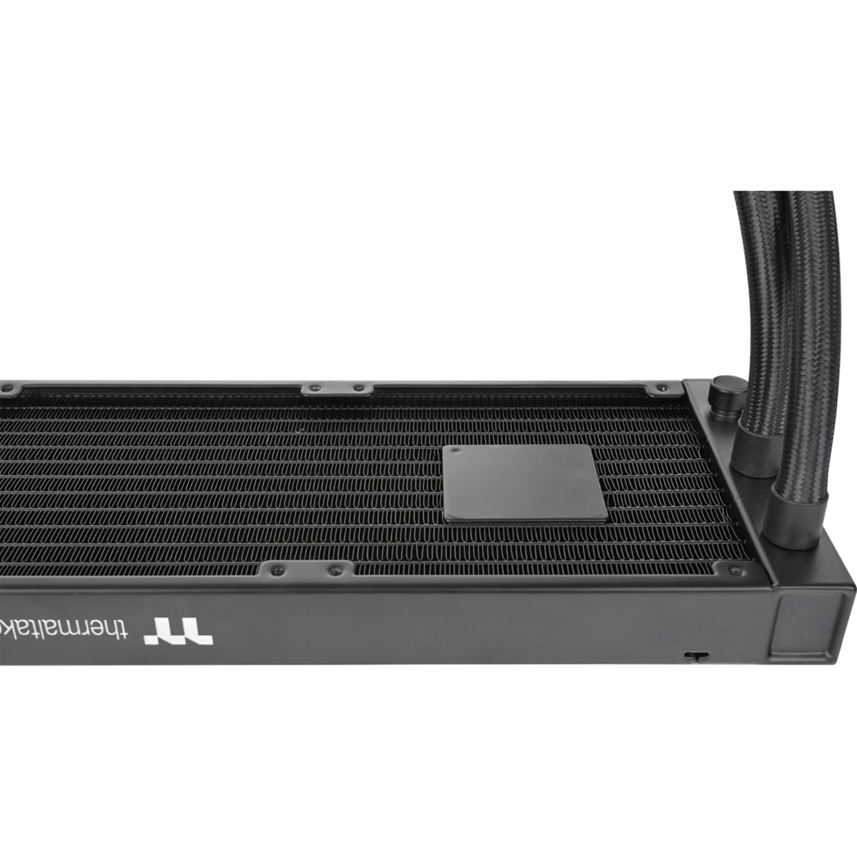Schwarzer PC-Radiator mit Schläuchen und Lüfterhalterungen. Thermaltake-Logo.