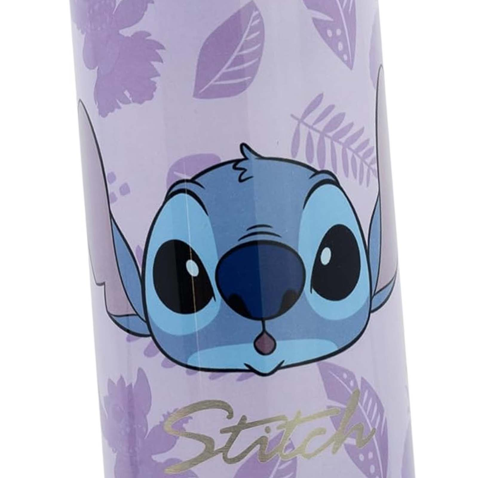 Ein blauer Stitch-Charakter mit großen Augen auf einem lila Hintergrund mit Blättern.