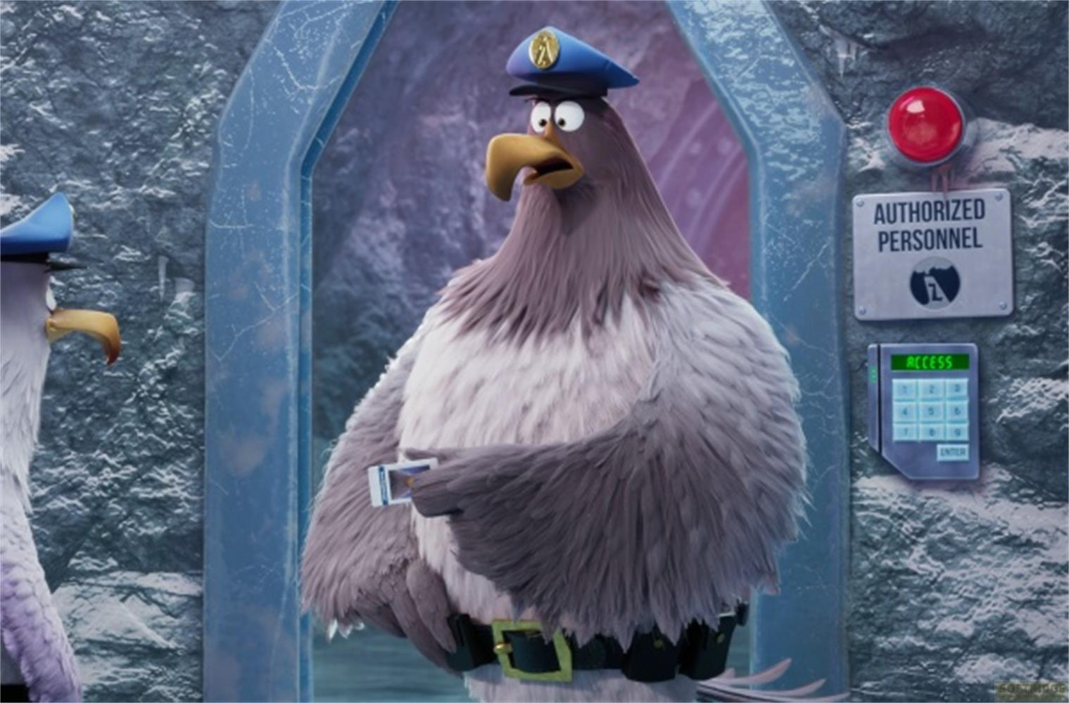 Ein Vogel in Uniform hält eine Karte an einem Zugangssystem mit Tastatur.