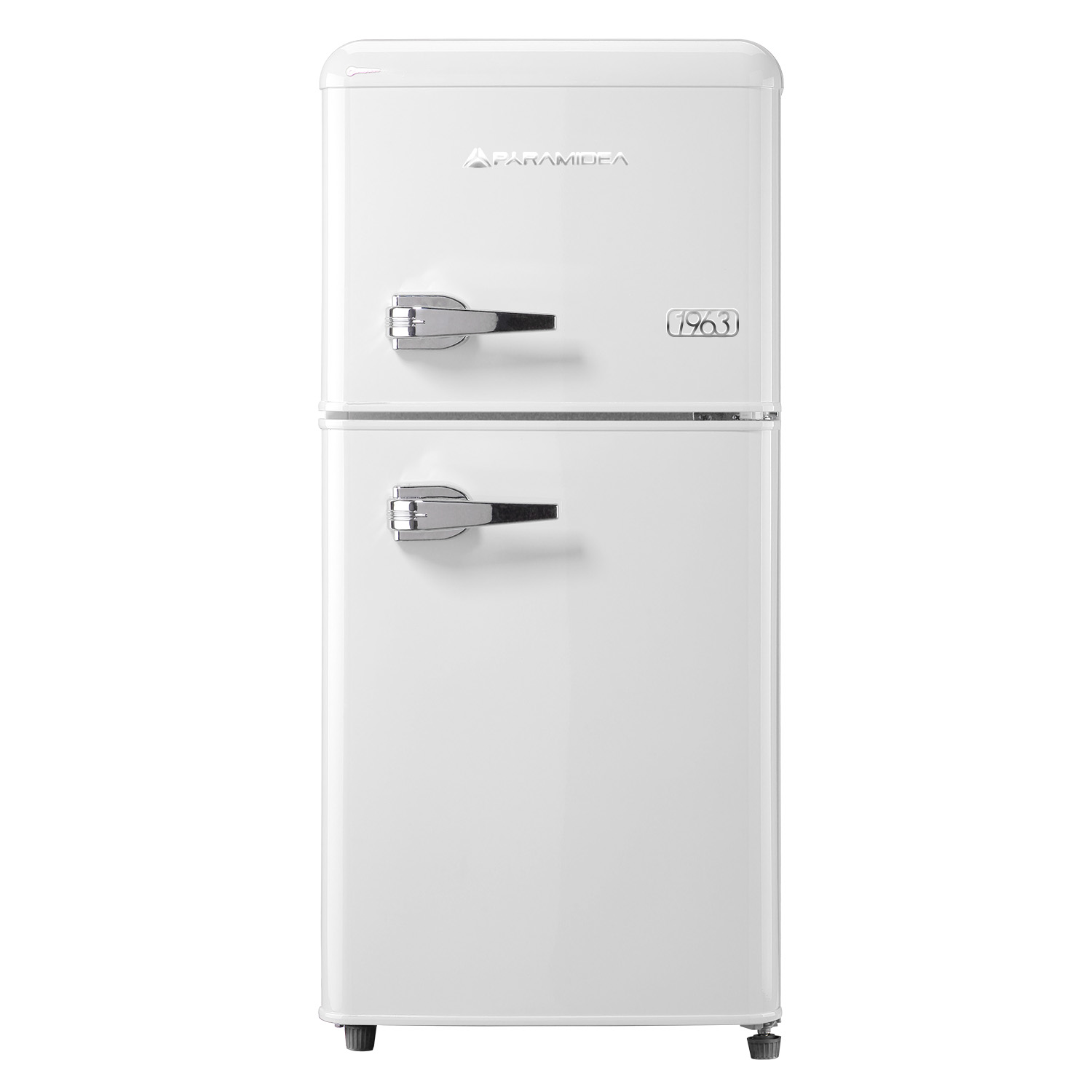 Un frigorifero bianco stile retrò con due porte e maniglie cromate.