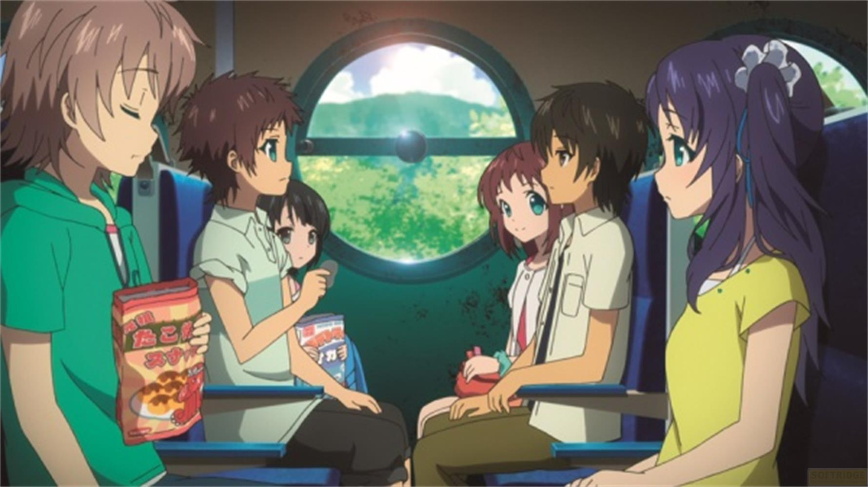 Personaggi anime su un treno, con finestra circolare che mostra verde e luce solare.