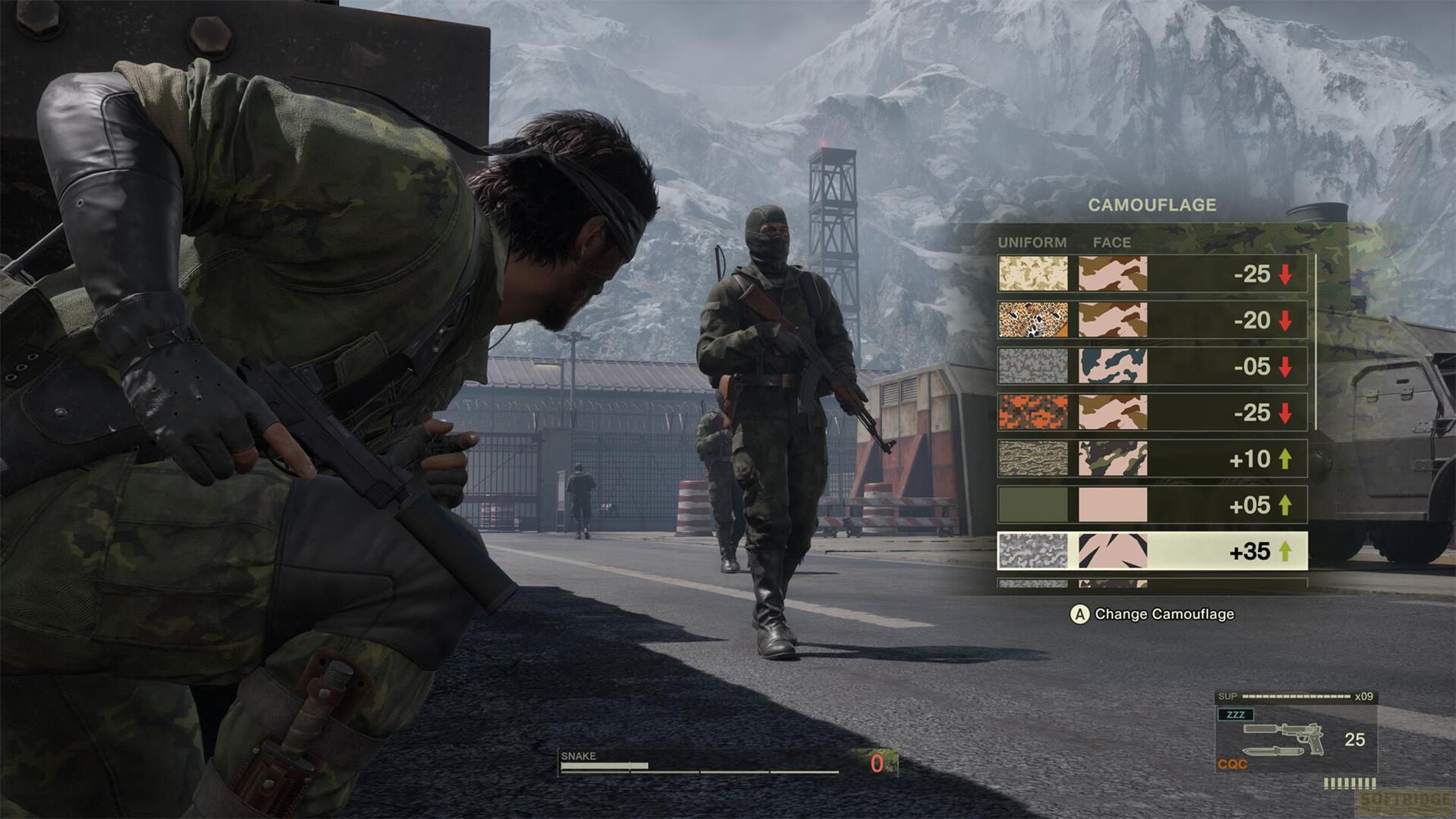 Soldati in uniformi mimetiche di fronte a montagne innevate; menu cambio mimetizzazione.
