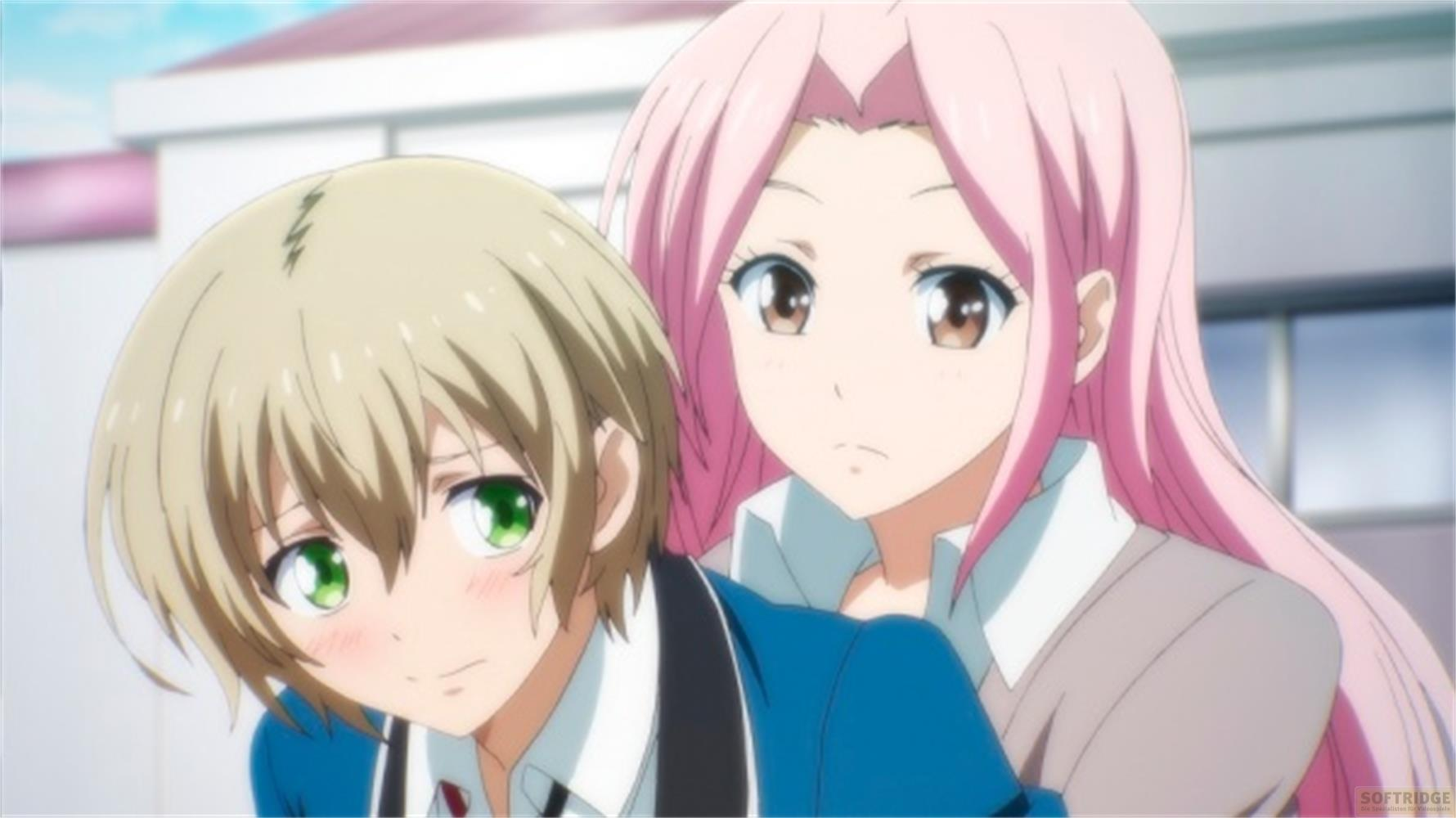 Due ragazze anime, una bionda e una con i capelli rosa, stanno vicine.