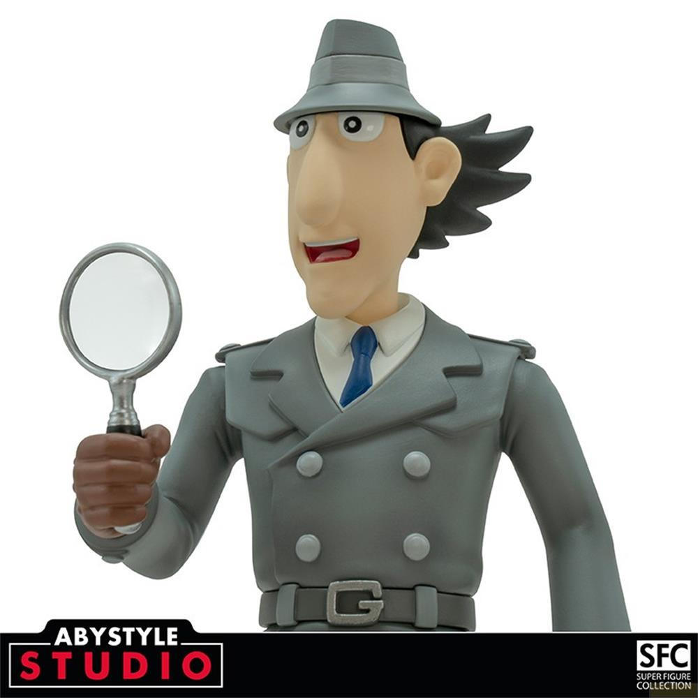 Inspector Gadget Figur im grauen Trenchcoat, blaue Krawatte, hält Lupe.